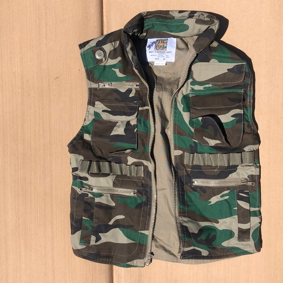 Army Camouflage Vests (Small and Medium) - Picture 2 of 4